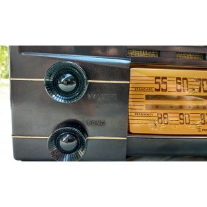 Emerson Radio 1949 557